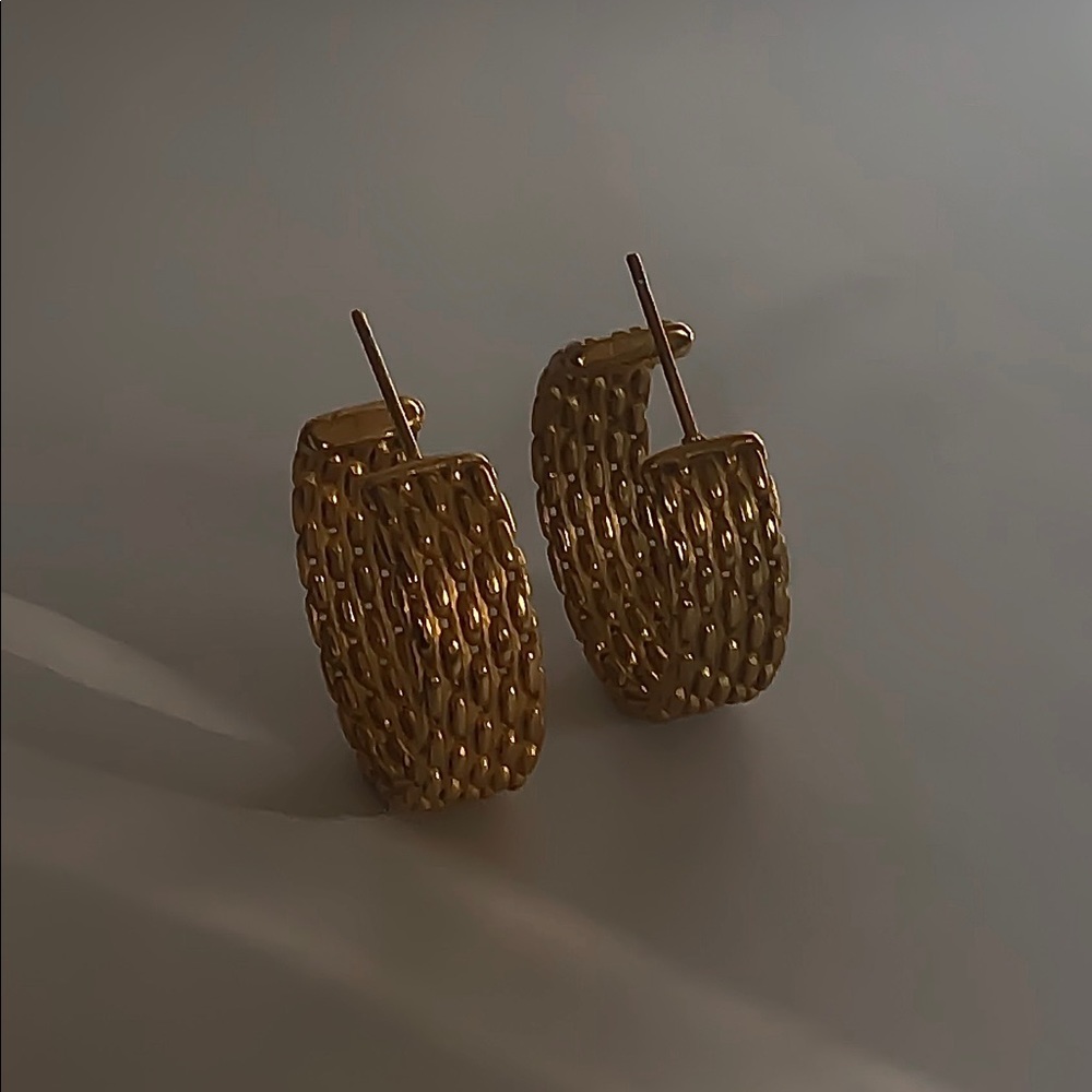 18k gold Textured hoop earrings